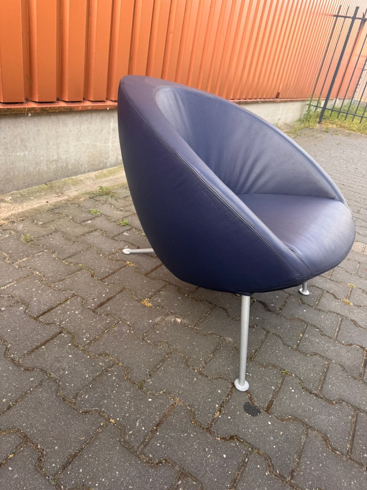 Artifort Hanna fauteuil - Donker blauw leder, Ophalen, Zo goed als nieuw, 50 tot 75 cm, Leer
