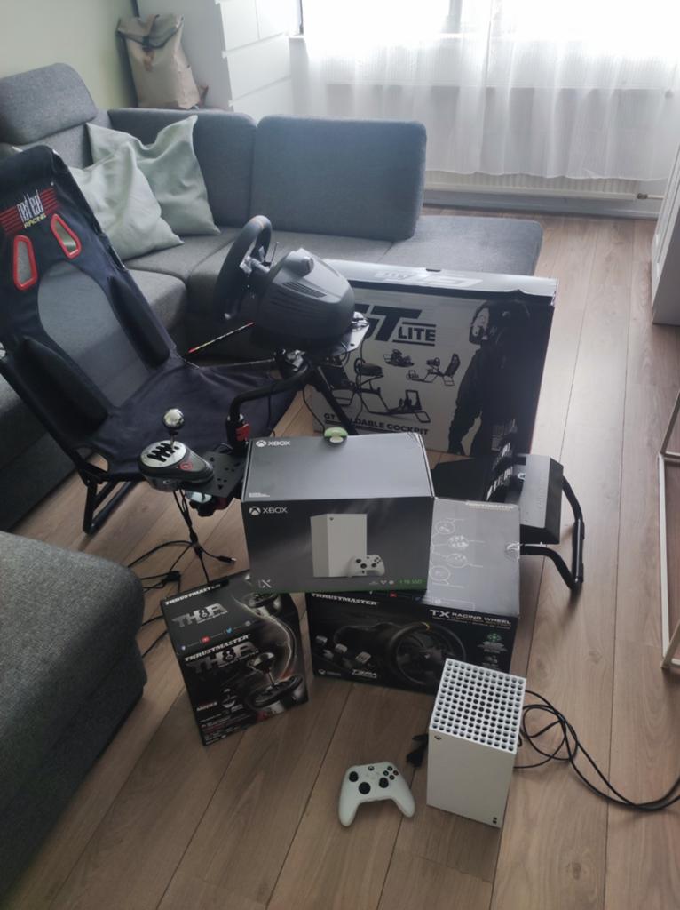 Xbox Series X 1TB + Thrustmaster Sim Racing Setup, Spelcomputers en Games, Games | Xbox Series X en S, Zo goed als nieuw, Ophalen