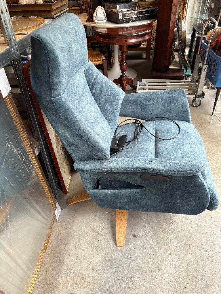 elektrische sta op stoel, Huis en Inrichting, Fauteuils, Gebruikt, 75 tot 100 cm, Ophalen of Verzenden, Stof