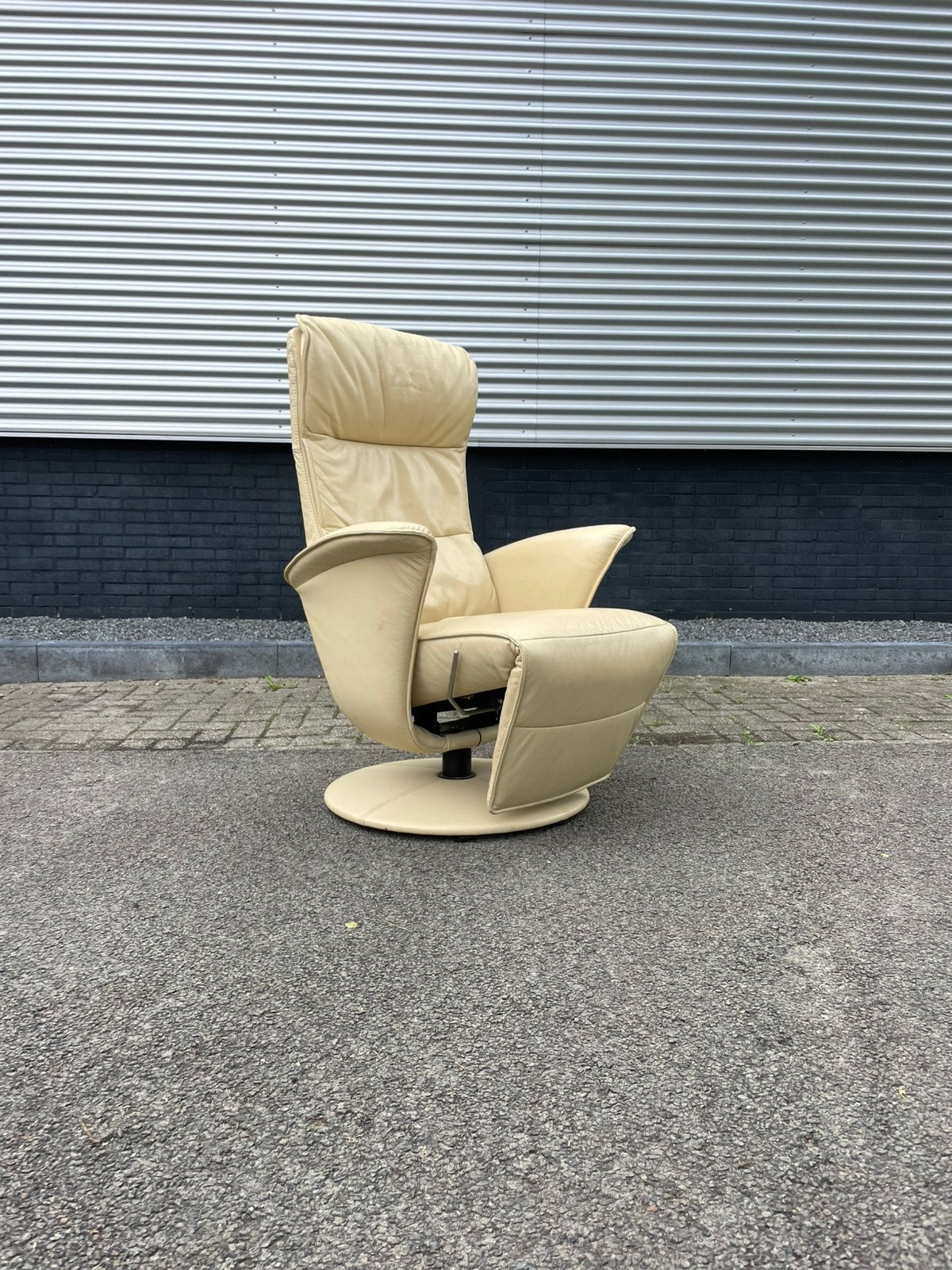Creme kleurige leren relax fauteuil / relax stoel, Huis en Inrichting, Gebruikt, Minder dan 75 cm, Ophalen of Verzenden, A