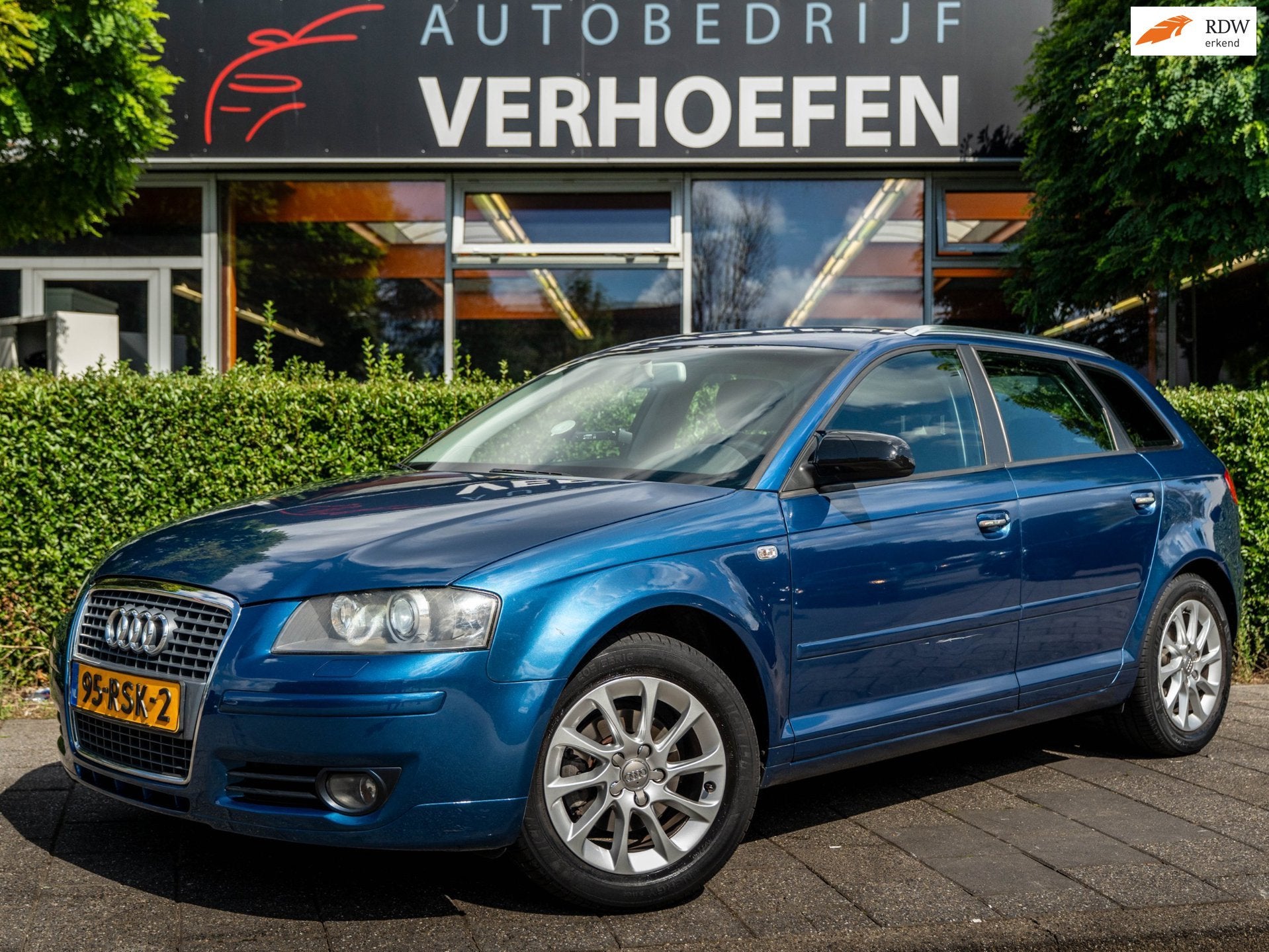 Audi A3 Sportback 1.6 Attraction | AUTOMAAT | CLIMATE / CRUI, Auto's, Audi, Dealer onderhouden, 680 kg, 4 cilinders, Blauw