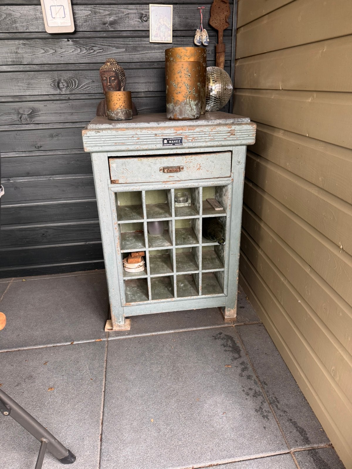 Oude grafische witkast met granieten steen, Ophalen