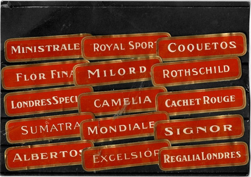 strookjjes  15 st  rood/witte druk, Ophalen of Verzenden, Gebruikt, Sigarenbandjes