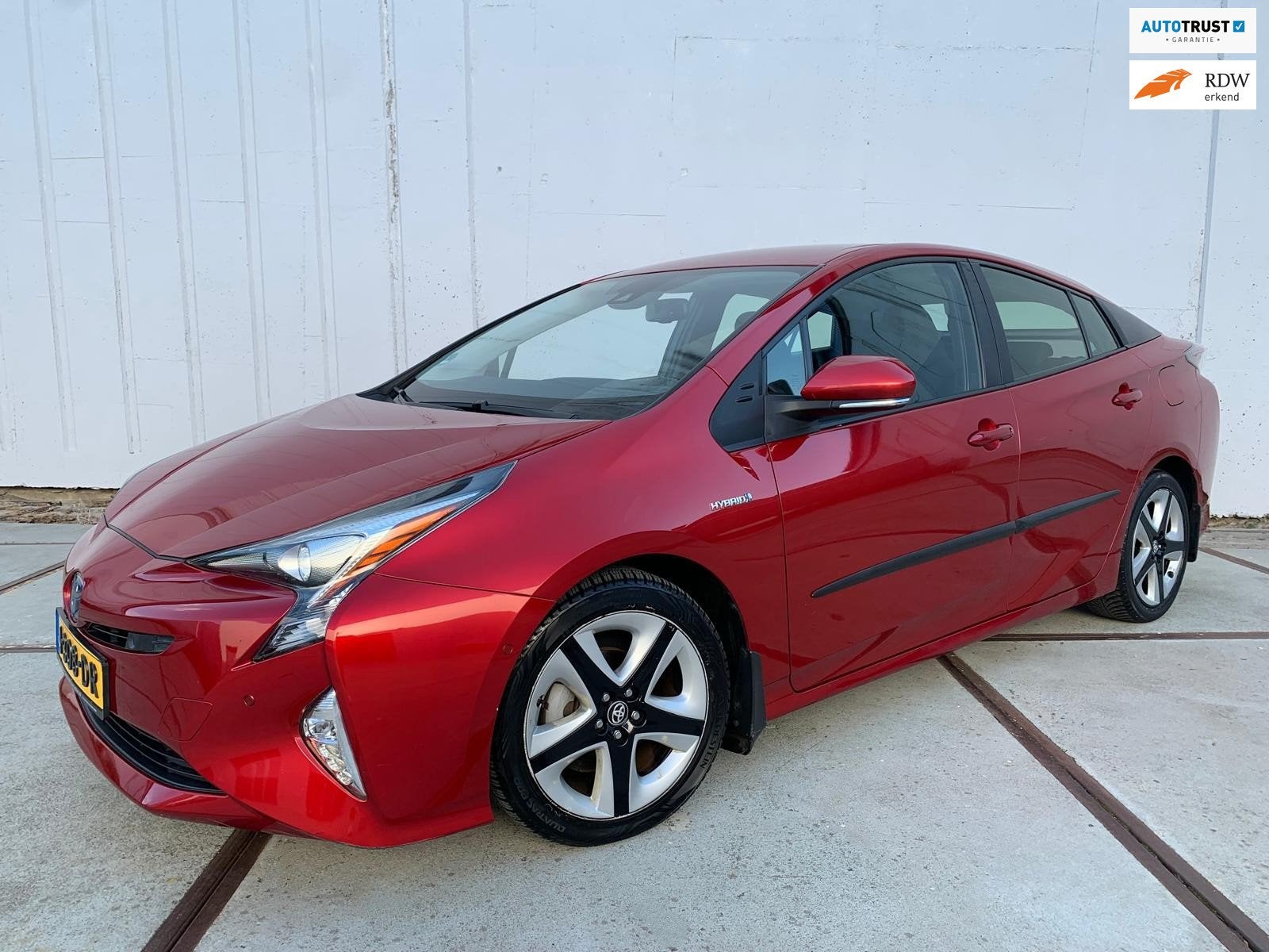 Toyota Prius 1.8 Hybrid Executive Clima - HUD - trekhaak - b, Auto's, Dealer onderhouden, Stof, Euro 6, 98 pk