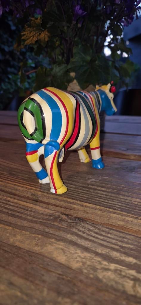 cow parade "striped" medium staand.( kop omhoog ), Ophalen