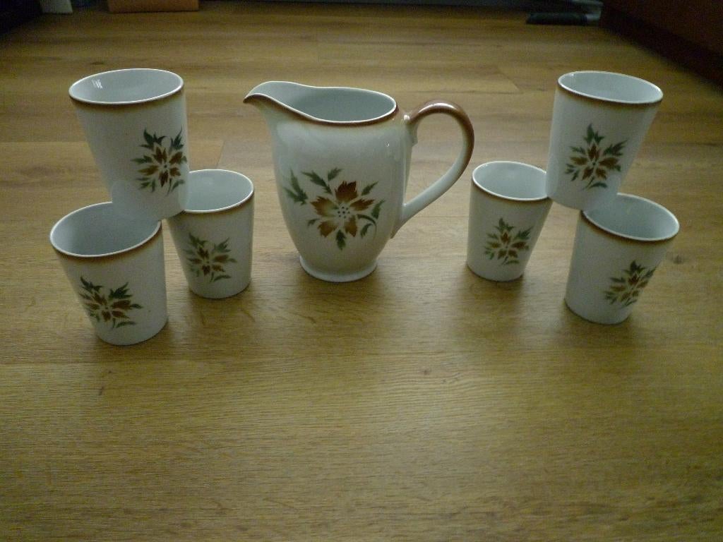 Melkkanset met 6 glazen mokken Arabia made in Finland, Ophalen