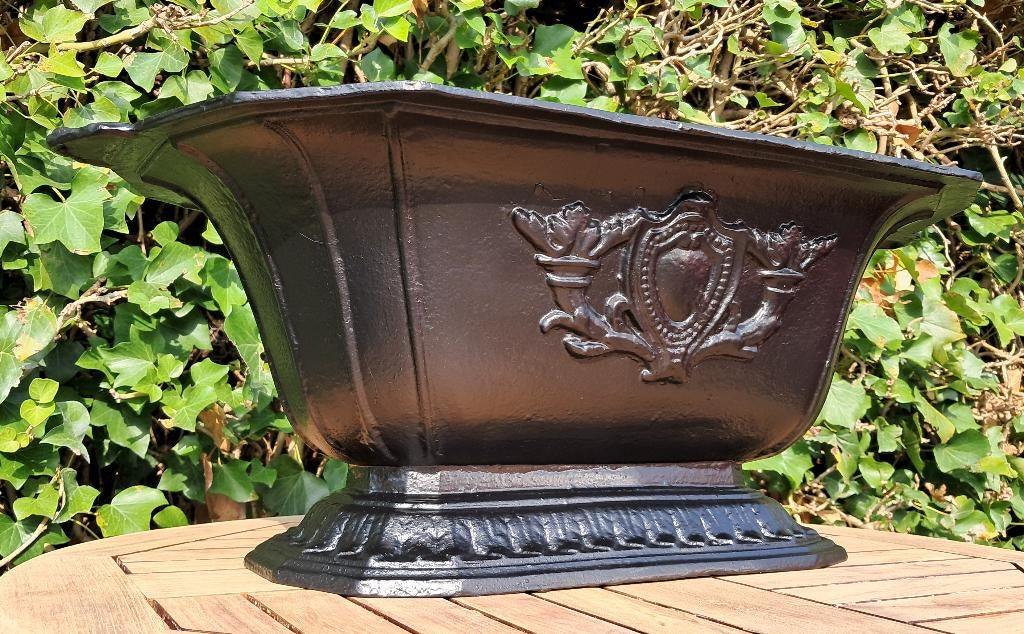 Metalen tuinvaas met wapen 63 cm lang, Ophalen, Gebruikt, Minder dan 30 cm, Rond