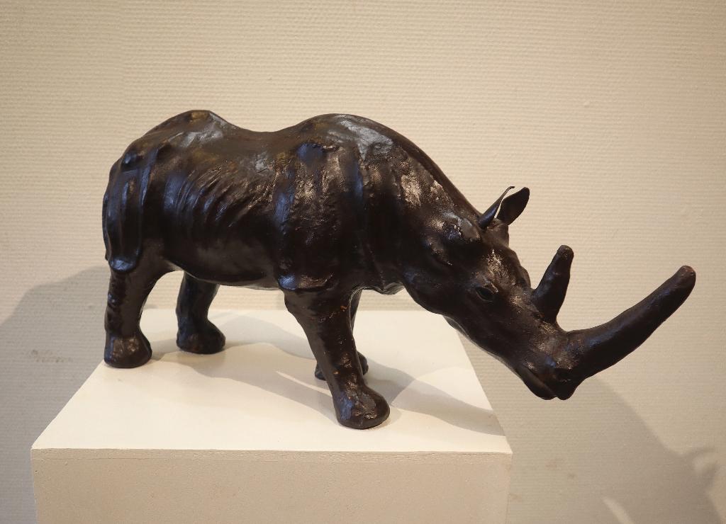 Antieke lederen neushoorn, Antiek en Kunst, Antiek | Woonaccessoires, Ophalen of Verzenden