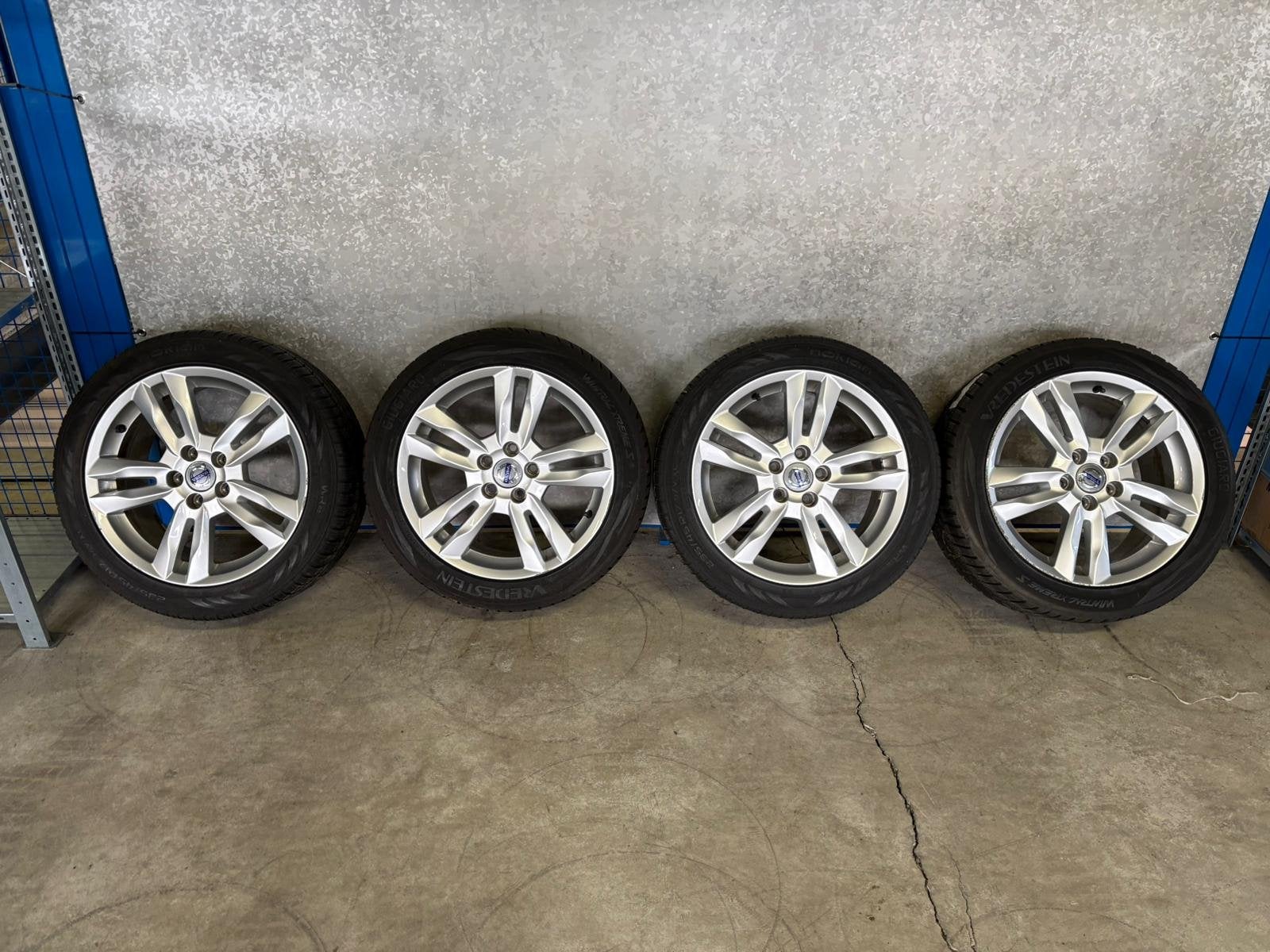 17''- S60/V60/V70 - Vredestein / Nokian - 235/45 R17