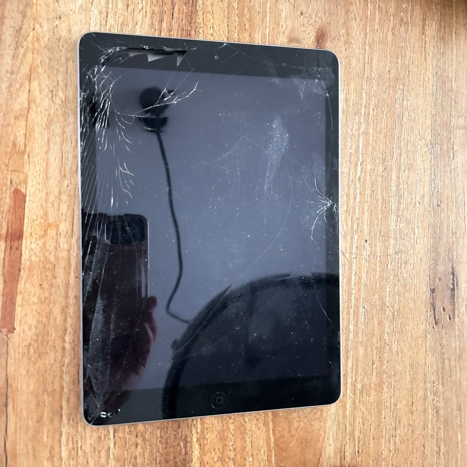 Apple iPad met gebarsten scherm - voor onderdelen, Computers en Software, Apple iPads, Niet werkend, Apple iPad Air, Wi-Fi, 10 inch