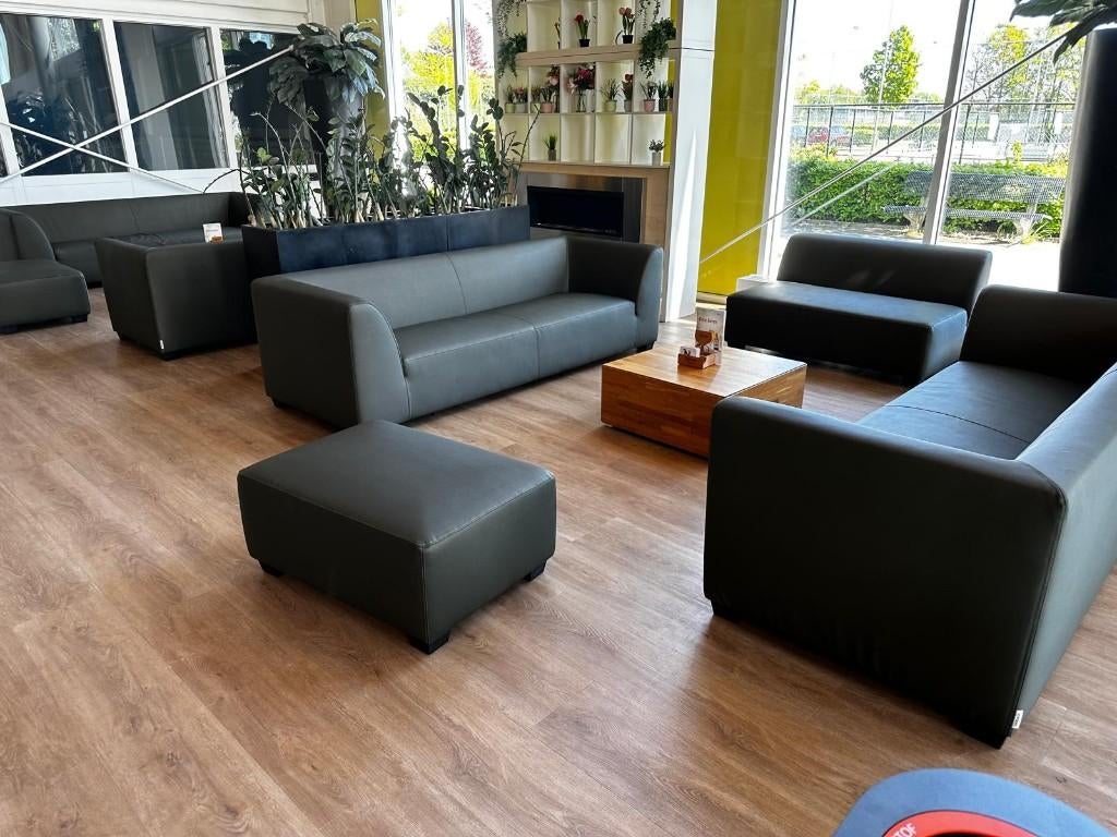 2 x De Eekhoorn Hollandia 3-Zits Bank Outdoor (Kapot), Ophalen, Zo goed als nieuw