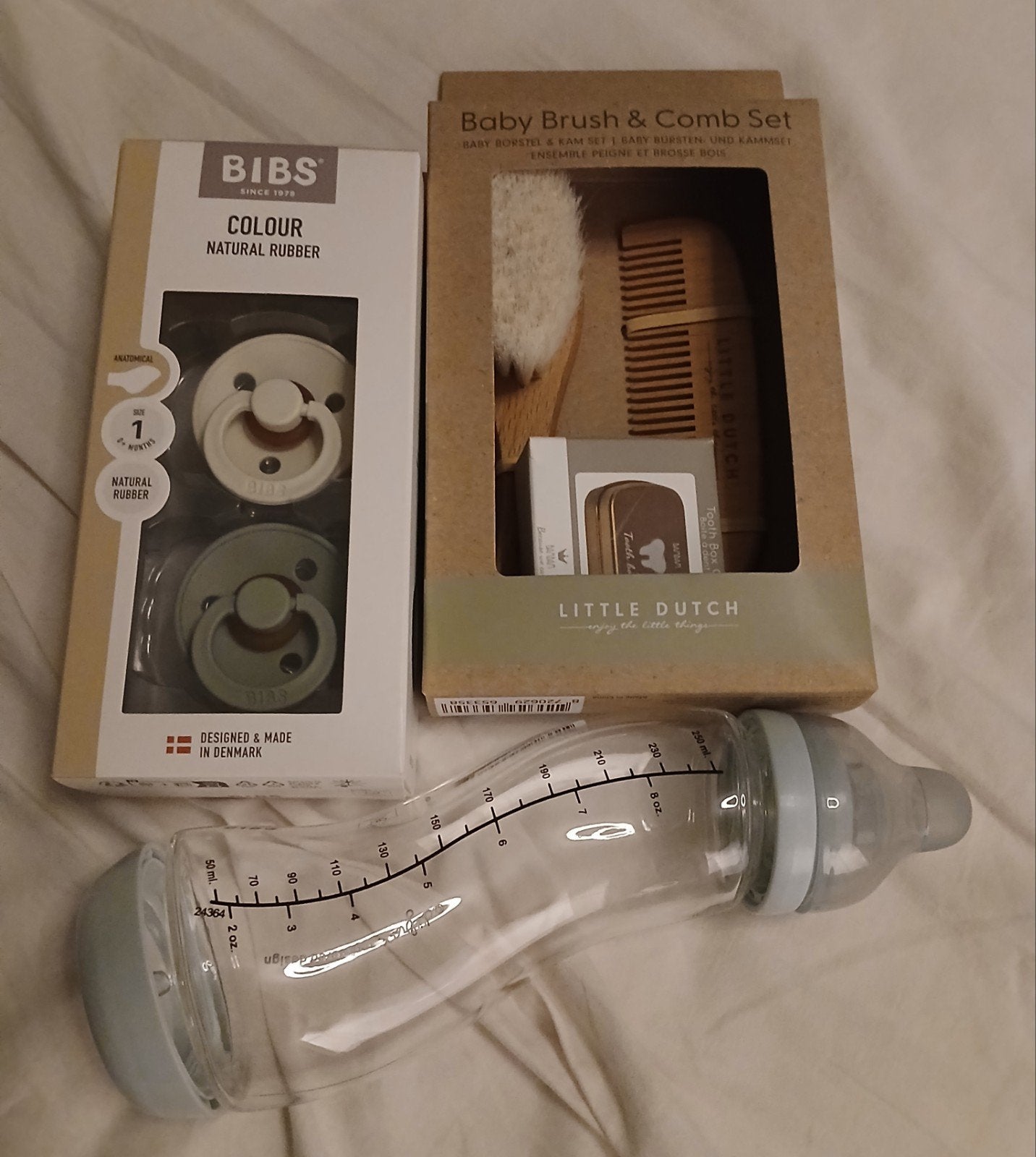 Nieuwe baby set: spenen, kamset en glazen fles, Ophalen, Nieuw
