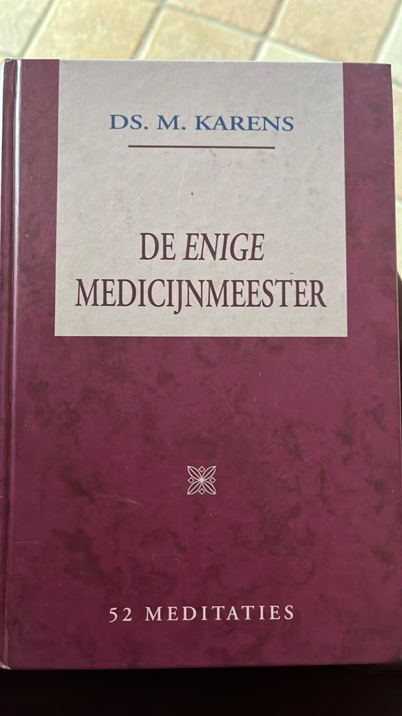 M. Karens - De enige Medicijnmeester, Ophalen of Verzenden, Zo goed als nieuw, M. Karens, Christendom | Protestants