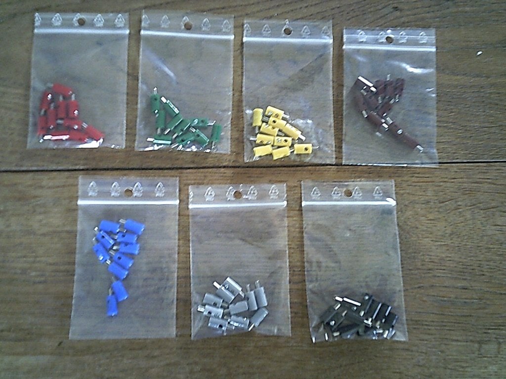 Stekkers nieuw HO (oud type) met dwarsgat diverse kleuren, Treinset, Gelijkstroom of Wisselstroom, Nieuw, Ophalen of Verzenden