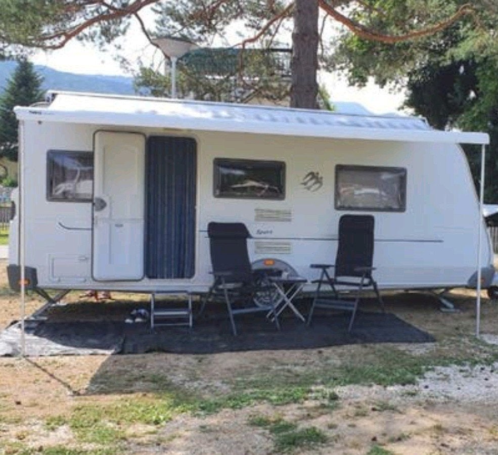 2014 Queensbed Knaus sport 500 kfu eilandbed dakluifel mover, Caravans en Kamperen, Ophalen, Zo goed als nieuw, Tot en met 5