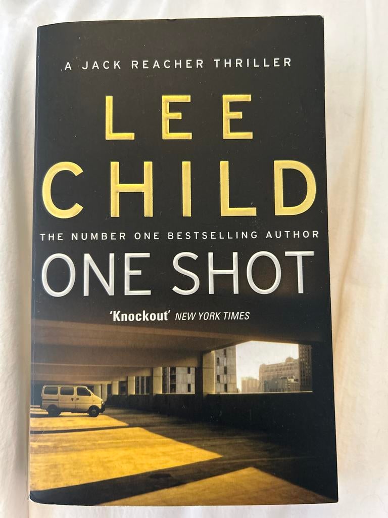 Lee Child - One Shot (Jack Reacher Thriller) Engels, Ophalen of Verzenden, Zo goed als nieuw, Wereld overig