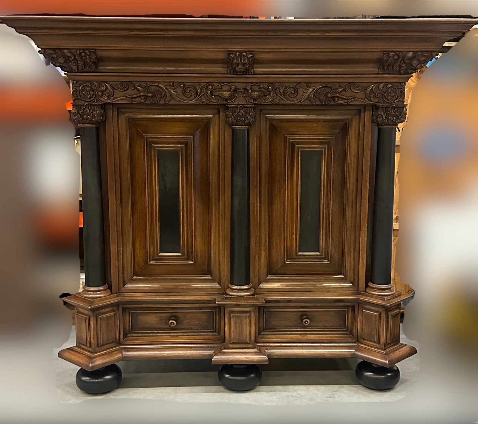 Prachtig antiek dressoir met gedetailleerd houtsnijwerk, Antiek en Kunst, Ophalen