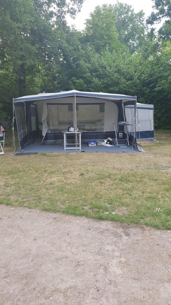 Caravan Adria, Caravans en Kamperen, Frans bed, Treinzit, 750 - 1000 kg, Particulier