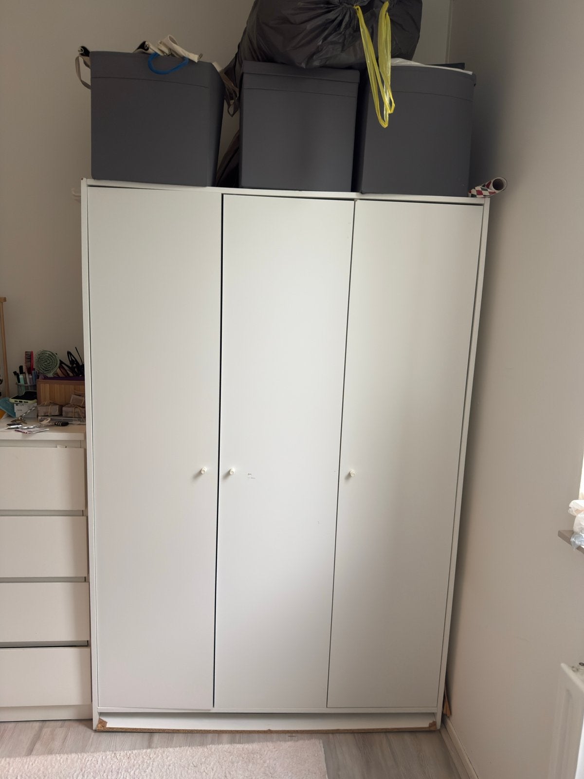 Witte kledingkast met 3 deuren, Huis en Inrichting, Ophalen, Gebruikt, 100 tot 150 cm, 200 cm of meer