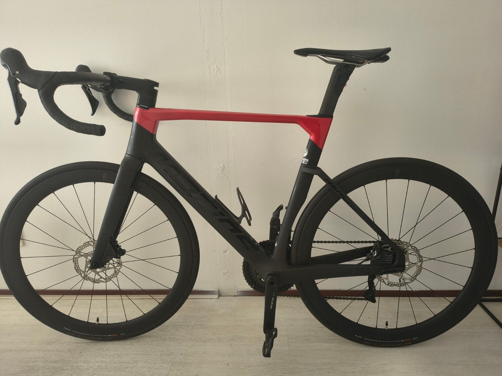 Wielrenfiets - Carbon frame, Shimano 105, Schijfremmen, 28 inch, Carbon, Heren, Zo goed als nieuw