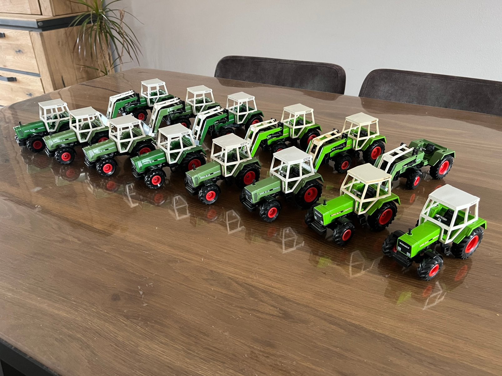 Verzameling Fendt tractors 308 en 310 Siku 14 stuks, Ophalen of Verzenden, Zo goed als nieuw, Tractor of Landbouw, SIKU