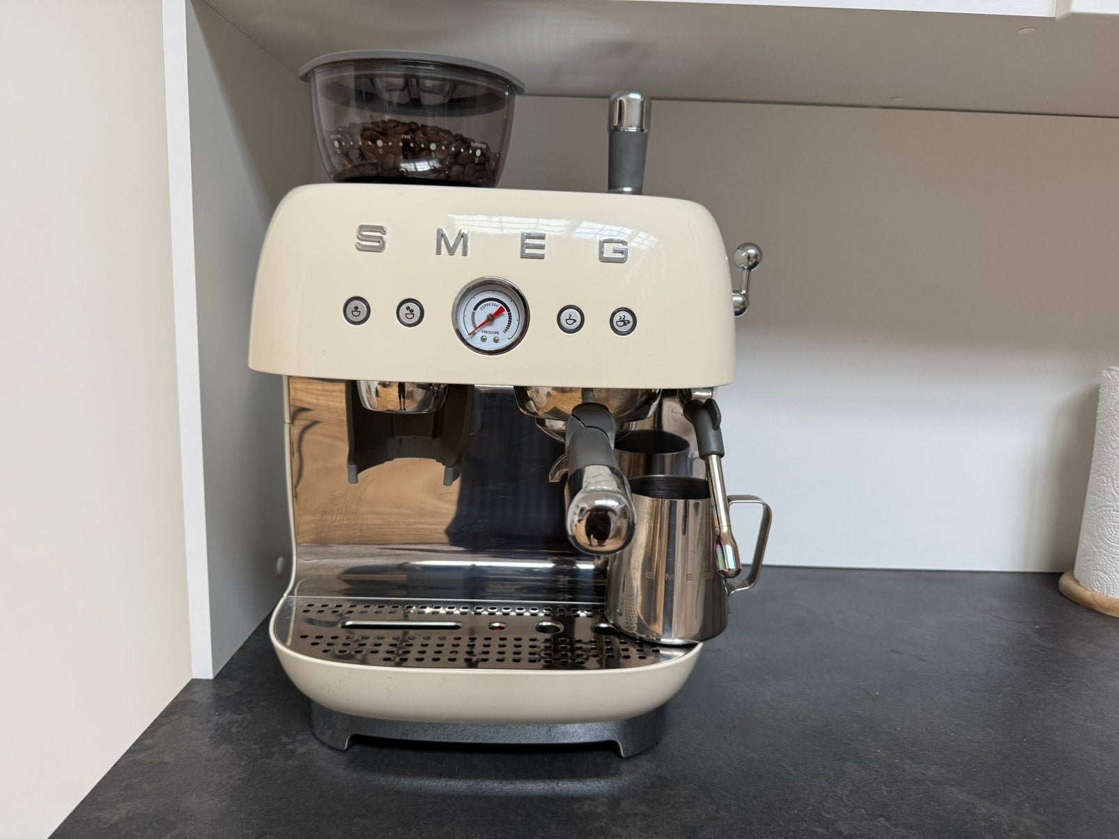 Smeg Koffiezetapparaat Creme ZGAN, Witgoed en Apparatuur, 10 kopjes of meer, Ophalen, Zo goed als nieuw, Koffiemachine