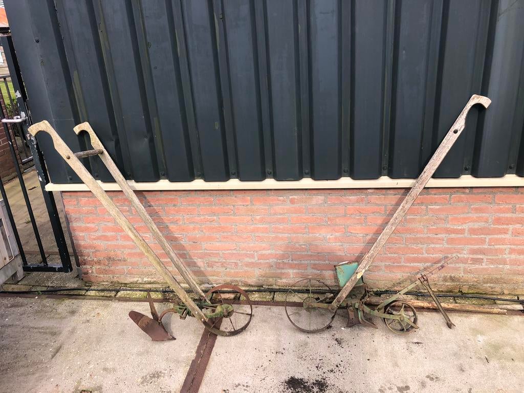 Alleen de zaaimachine is er nog, Antiek en Kunst, Ophalen