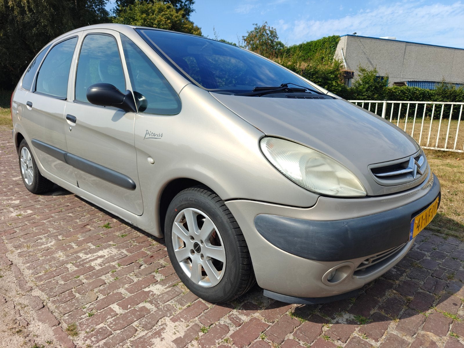 Citroën Xsara 1.8 I 16V Picasso 2003 Beige, Auto's, Citroën, Stof, Xsara, 4 cilinders, Metallic lak