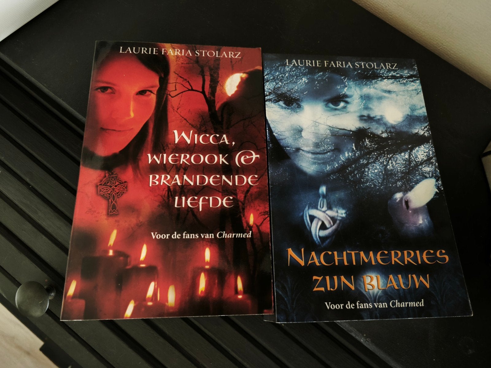 Wicca, Wierook & Brandende Liefde + Nachtmerries zijn blauw, Boeken, Ophalen of Verzenden, Gelezen, Laurie Faria Stolarz