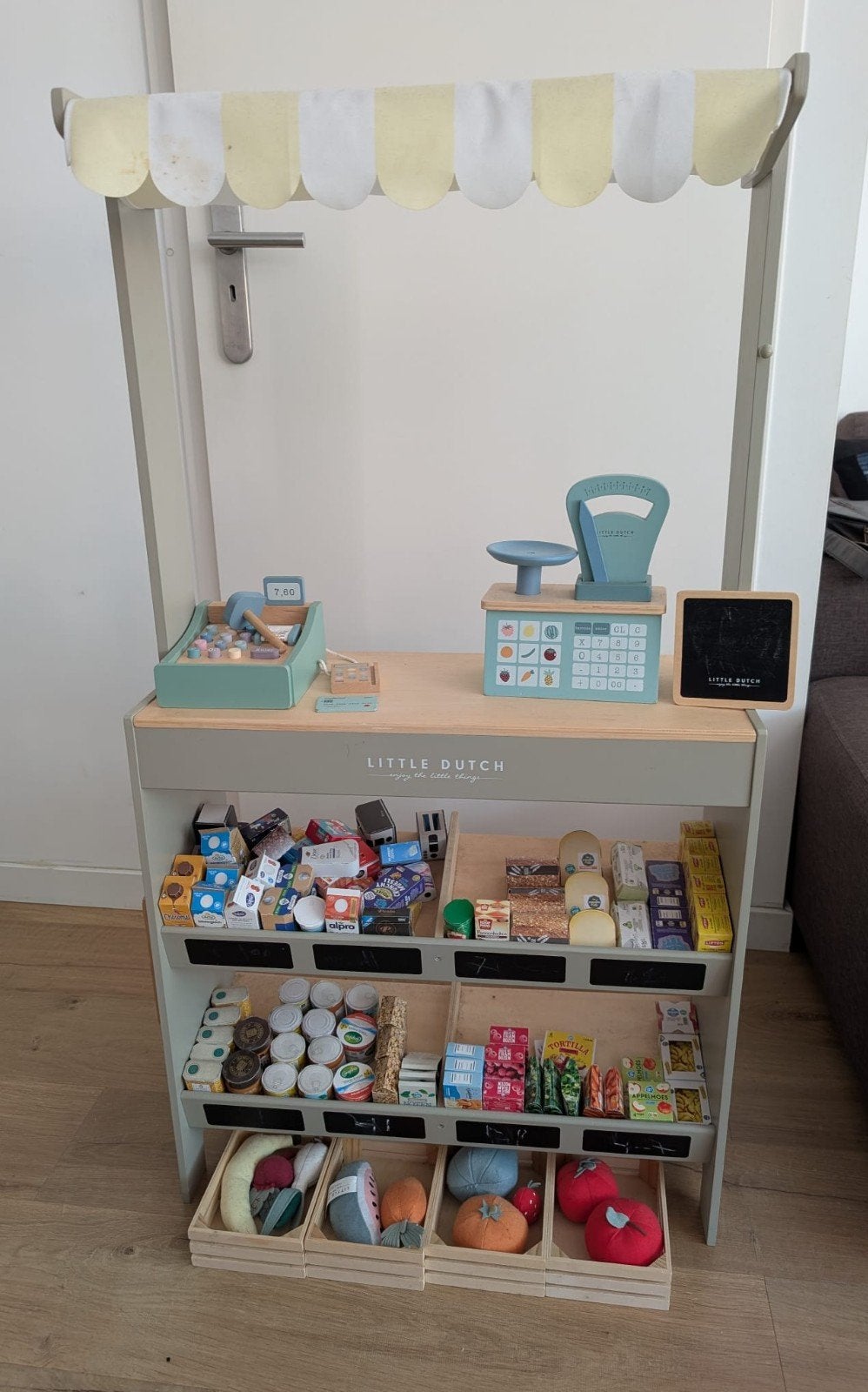 Little Dutch Houten Marktkraam, kassa, weegschaal etc., Kinderen en Baby's, Ophalen, Zo goed als nieuw, Knutselen