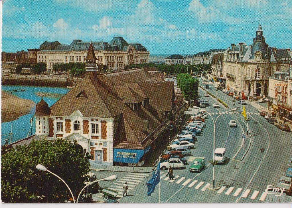 Frankrijk, Trouville met auto's , Renault 6, Citroen 2CV, Ophalen of Verzenden, 1960 tot 1980, Gelopen, Frankrijk