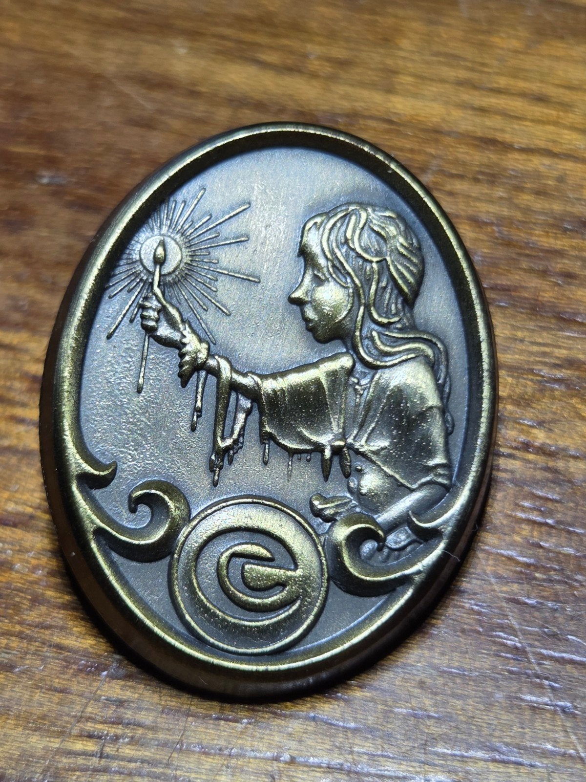 Efteling Pin Speldje - Meisje met Zwavelstokjes, Ophalen of Verzenden
