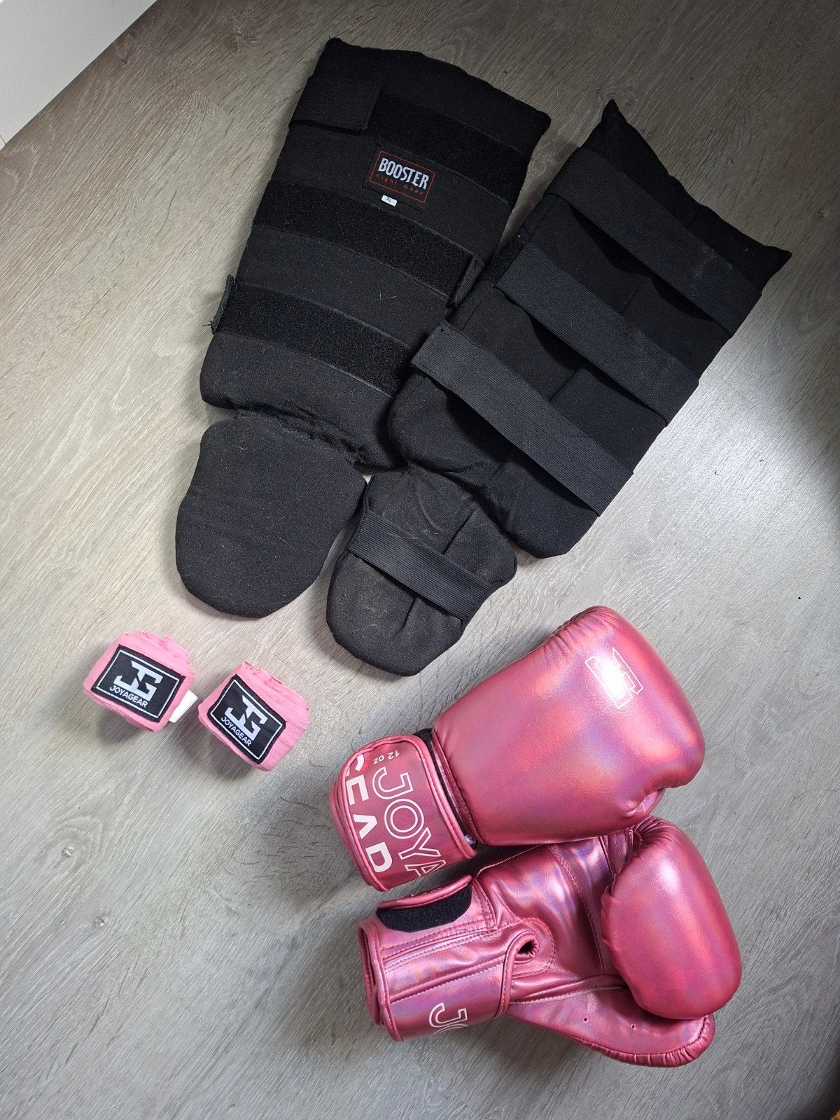 Joya kickboks set (handschoenen scheenbeschermers, bandages), Ophalen of Verzenden, Zo goed als nieuw, Overige, Vechtsportbescherming