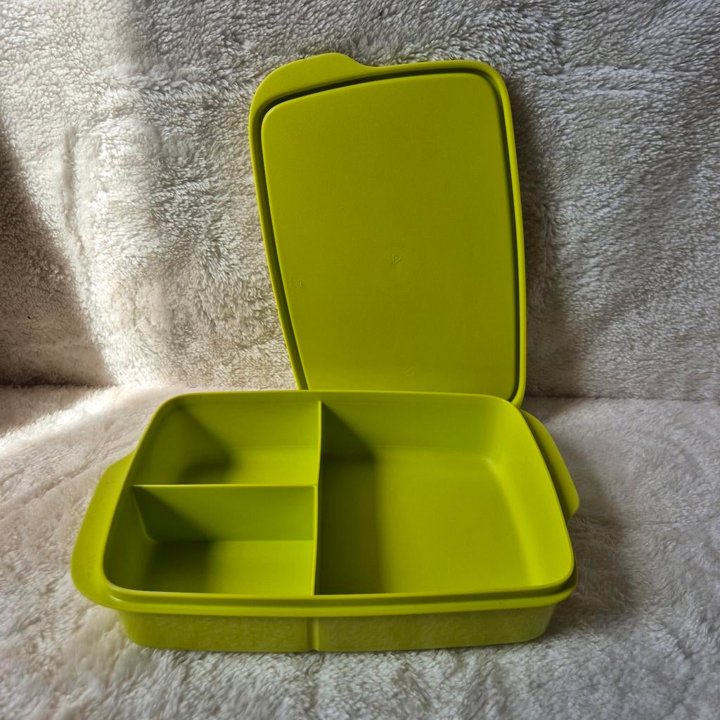 Tupperware lunchdoos met vakverdeling - Lime, Huis en Inrichting, Keuken | Tupperware, Gebruikt, Bus of Trommel, Groen, Ophalen of Verzenden