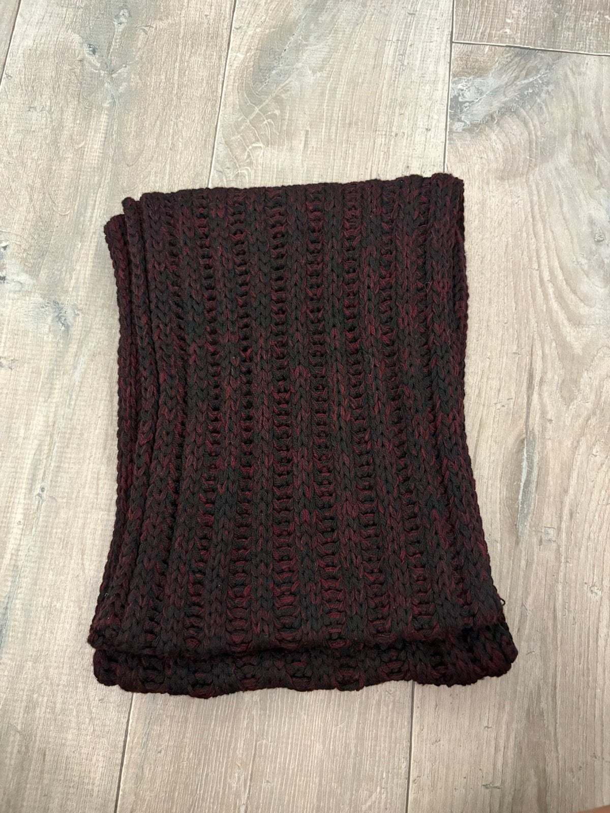 Donkerrode gebreide sjaal - One Size, Ophalen of Verzenden, Nieuw, Maat 38/40 (M), Sjaal