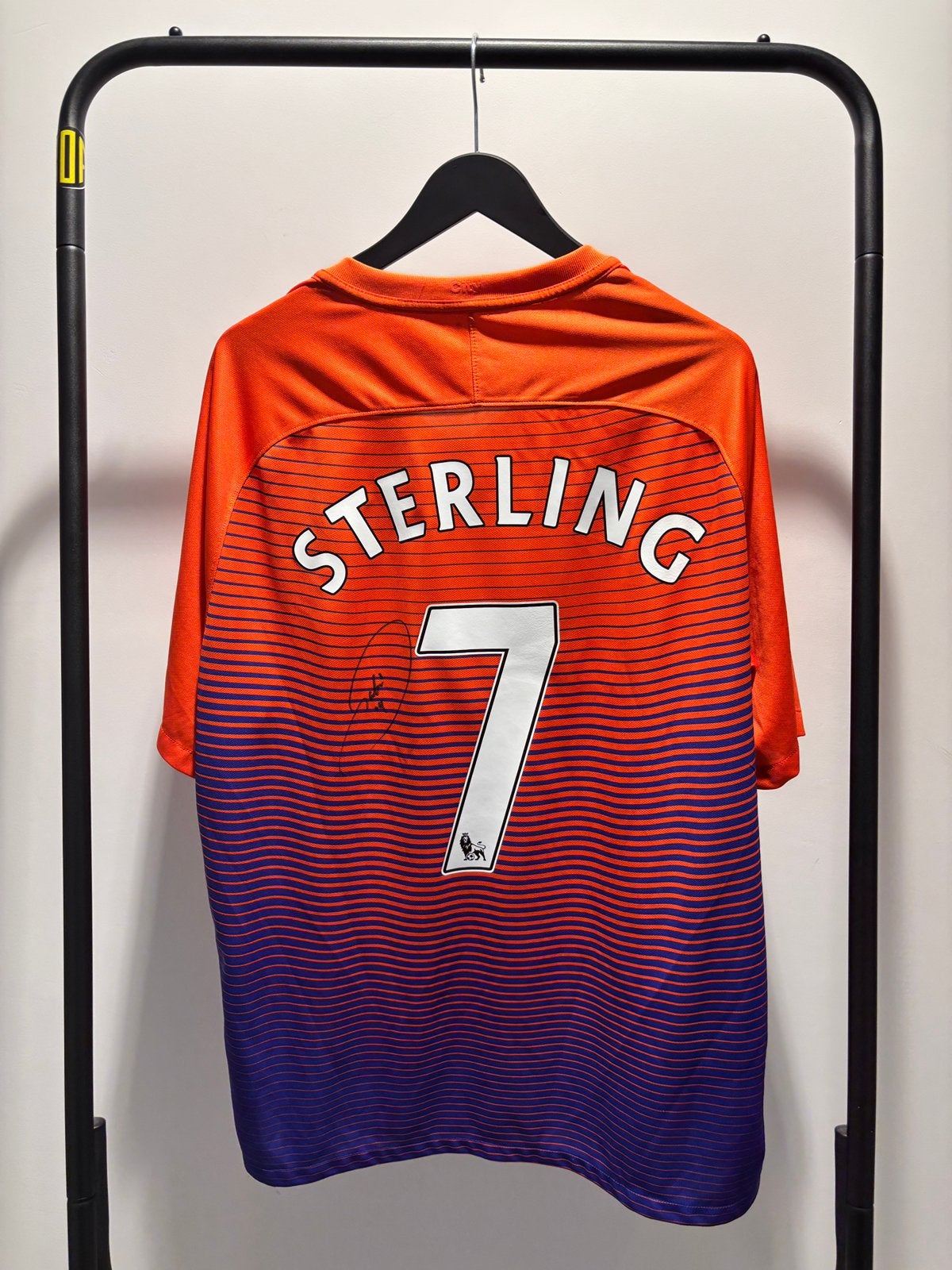 Gesigneerd Sterling Man City 16/17 shirt + videobewijs, Ophalen of Verzenden, Zo goed als nieuw, Buitenlandse clubs, Shirt