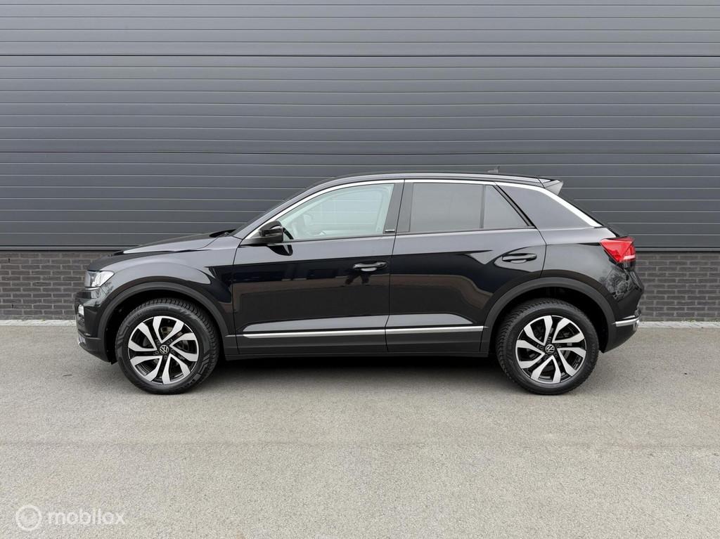 Volkswagen T-Roc 1.5 TSI DSG Active CLIMA*CARPLAY*PDC*STOELV, Huisgarantie, 4 cilinders, Automatische klimaatregeling, Zwart