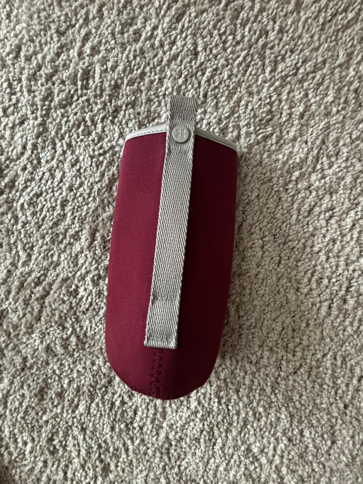 Bordeauxrode flessenhoes met grijze band waterdrop, Ophalen of Verzenden, Nieuw, Rood, Textiel