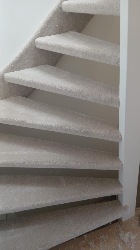 Trap & Woning Stofferen Door Vakmensen Gratis Inmeten, Crème, 75 m² of meer, Nieuw, Ophalen of Verzenden