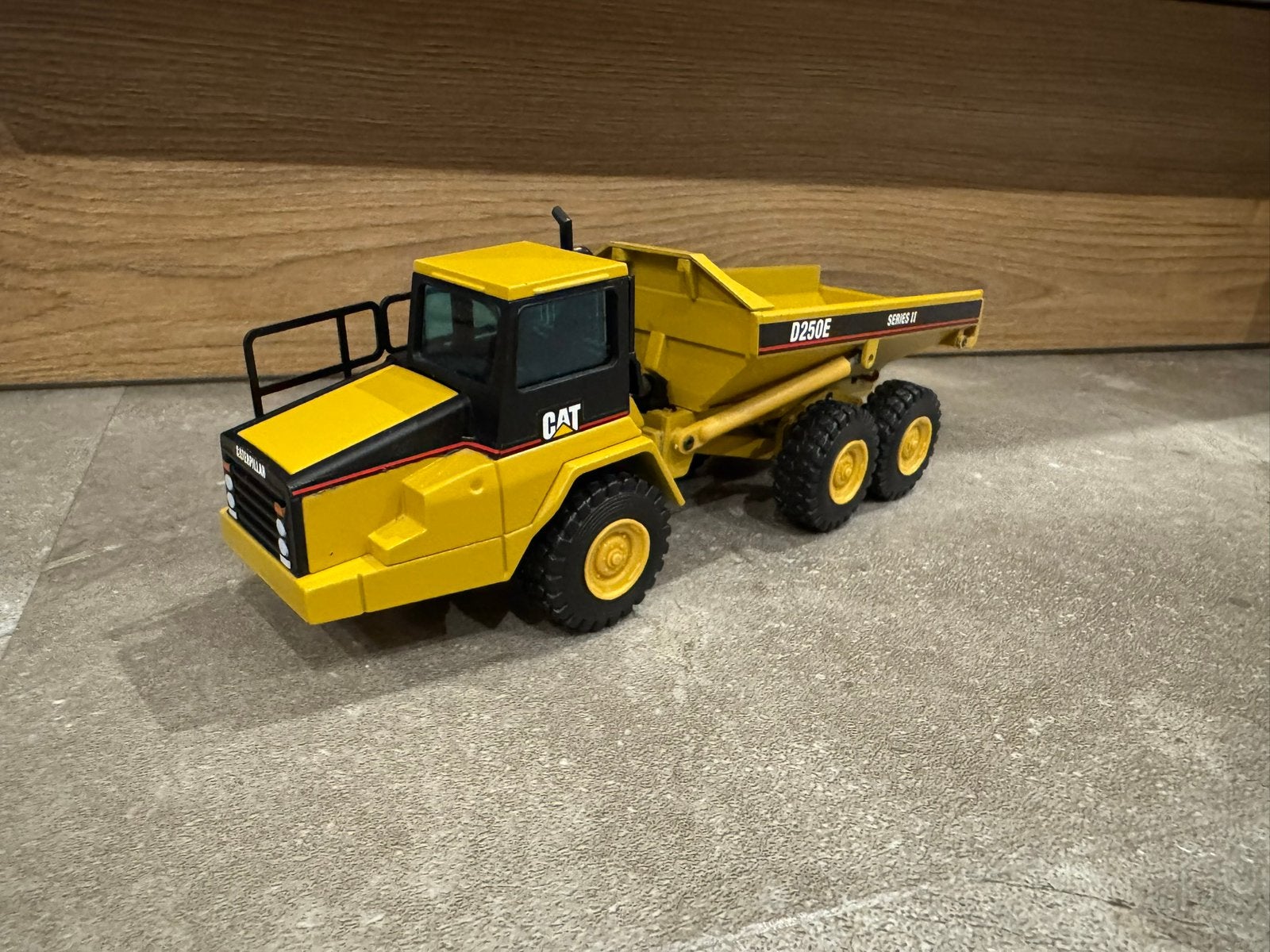 CAT D250E knikdumper, Ophalen, Zo goed als nieuw, Hijskraan, Tractor of Landbouw, NZG