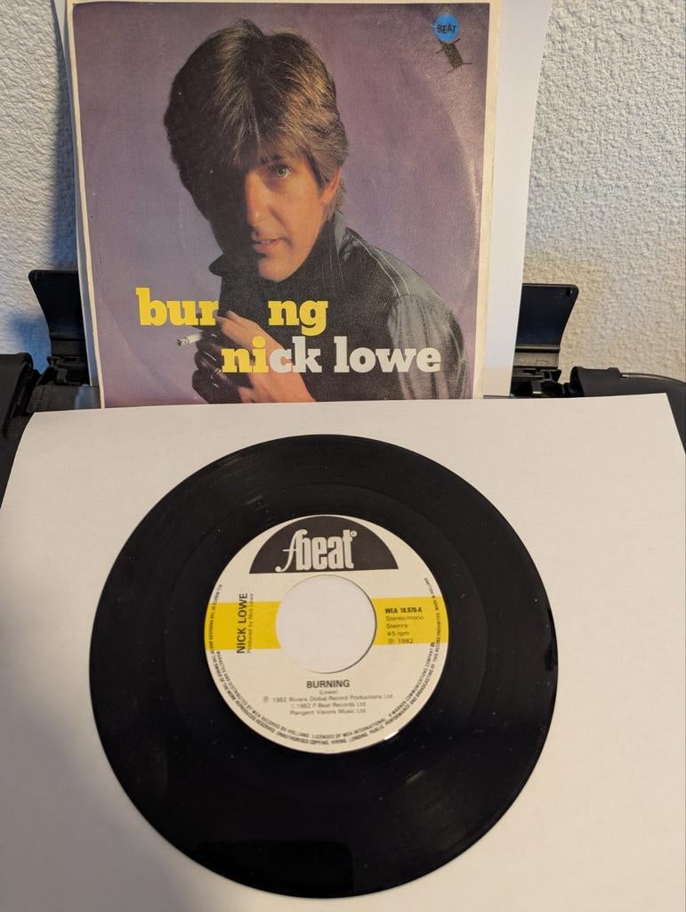 Nick Lowe - Burning ( vinyl single), Ophalen of Verzenden, Gebruikt, Pop, Single