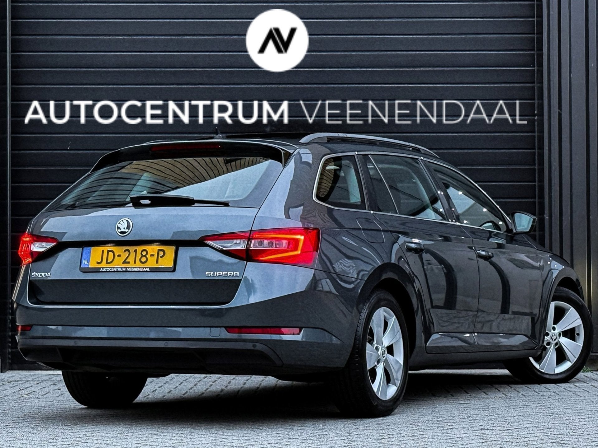 Skoda Superb Combi 1.6 TDI Business DSG PANO/TREKHAAK/CARPLA, Dealer onderhouden, Stof, Gebruikt, 4 cilinders