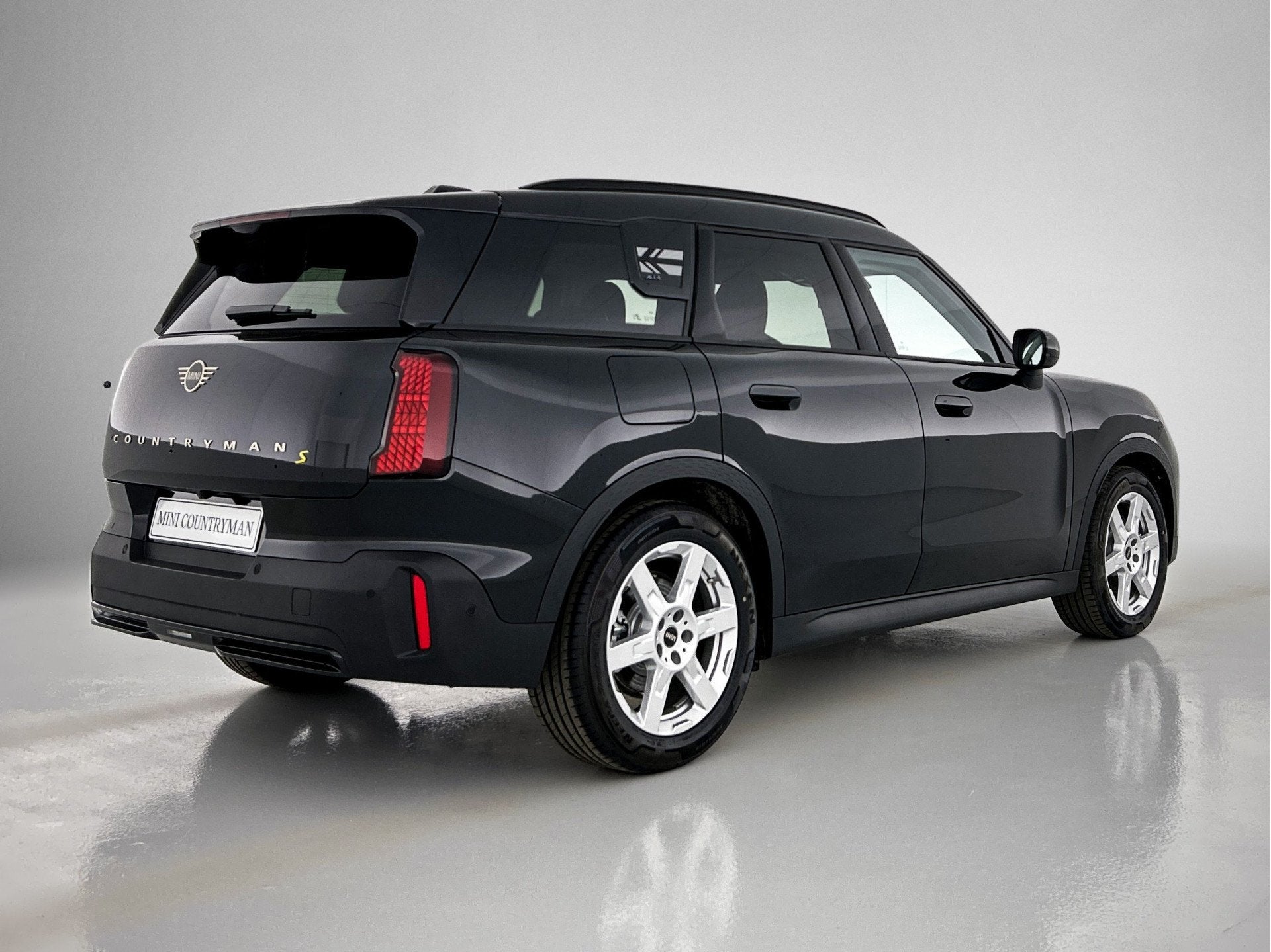 MINI Countryman SE ALL4 / Classic / Pakket M Plus / 18" Aste, Automaat, Zwart, Countryman, Zwart