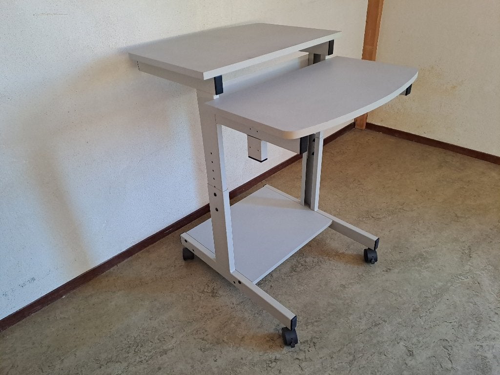 Grijze computertafel met zwenkwielen, Ophalen, Gebruikt