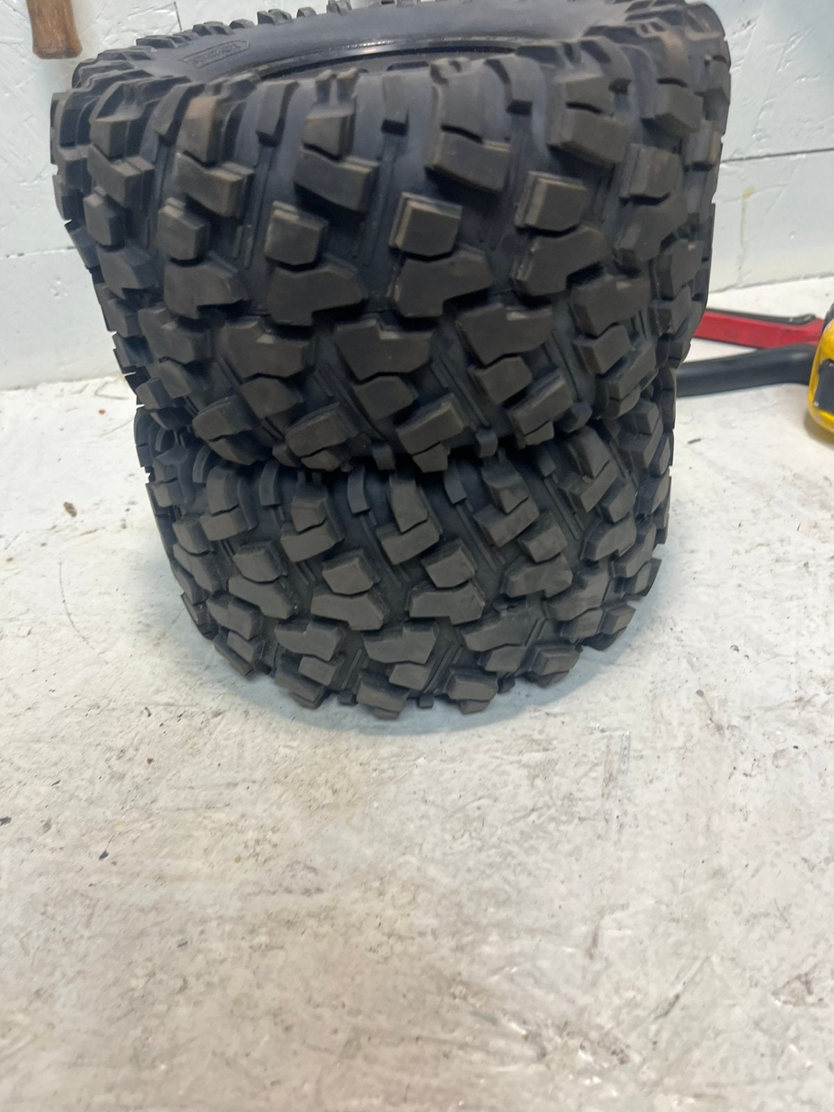 2 traxxas banden, Hobby en Vrije tijd, Ophalen of Verzenden, Zo goed als nieuw, Auto offroad