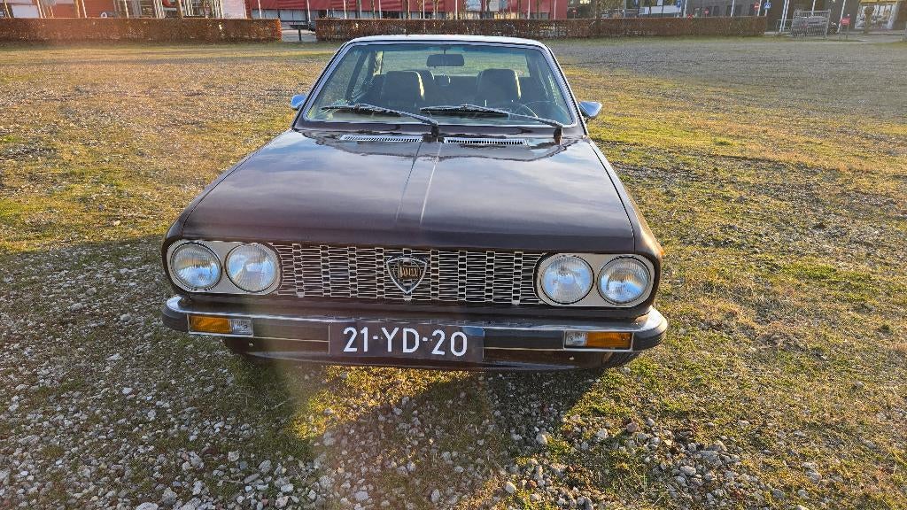 oldtimer Lancia Beta 1.6 Coupe 1974 Bruin, Voorwielaandrijving, 970 kg, 1592 cc, Zwart