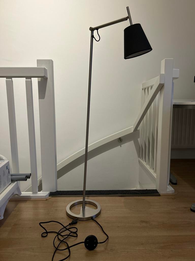 Ikea Nyfors vloerlamp - Zwart/Metaal - Zo goed als nieuw, Ophalen, Zo goed als nieuw, Metaal, 150 tot 200 cm