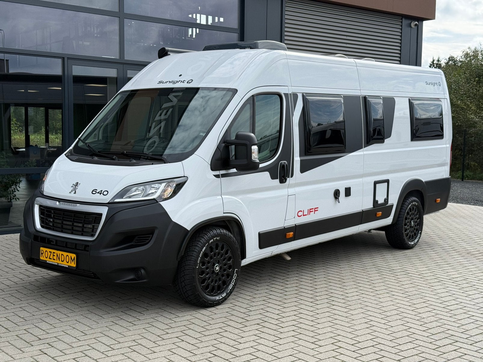 Sunlight Cliff 640 * 2024 * enkele bedden * nieuwstaat * 18”, Buscamper of Camperbus, Ringverwarming, 6 tot 7 meter, Bedrijf