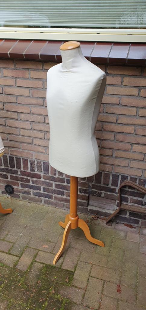 Buste heren torso op houten standaard, Ophalen