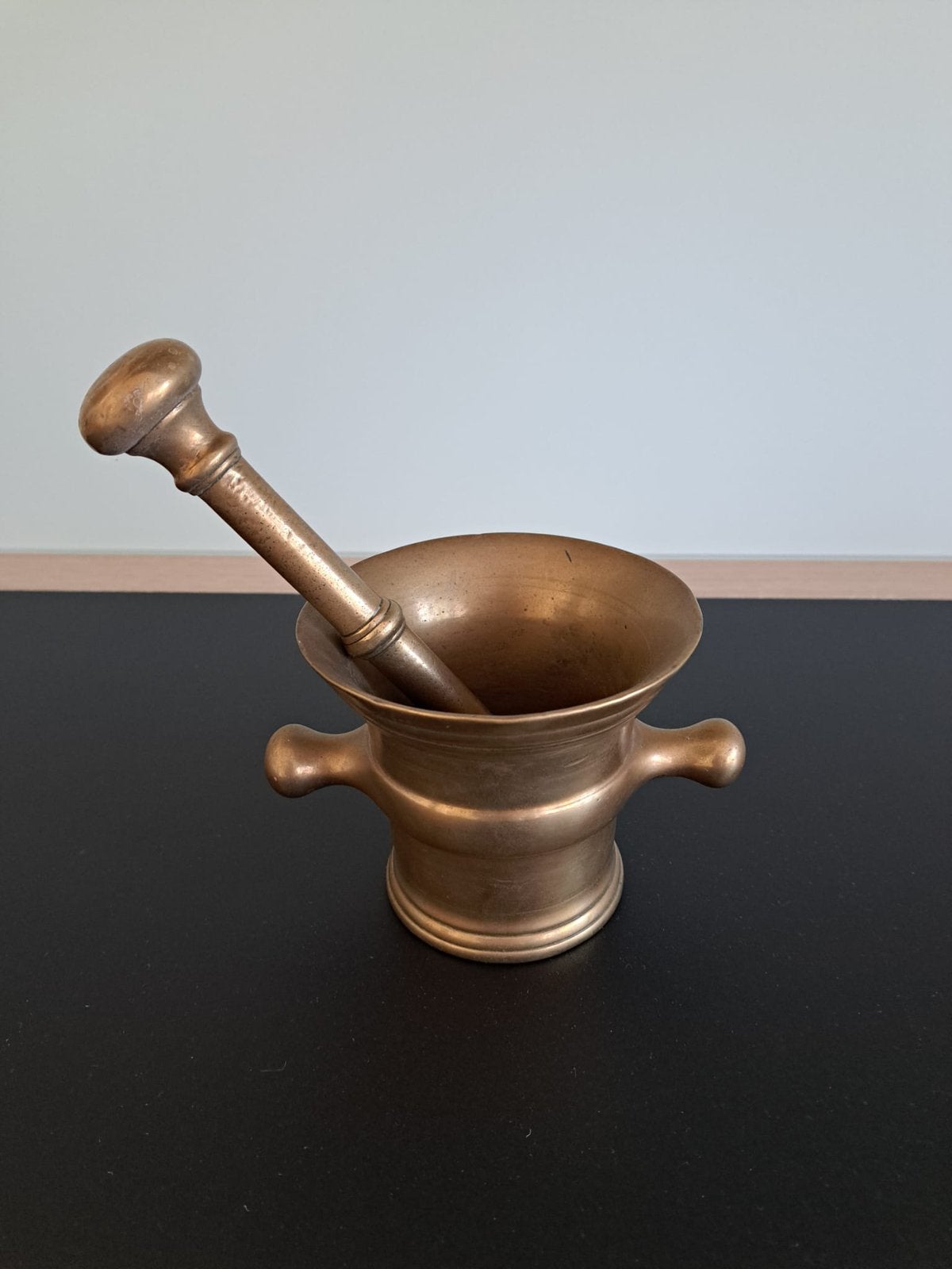 Antieke bronzen vijzel, Ophalen
